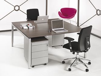 Bureau - vergdertafel gesloten poten aluminium onderstel en antraciet eiken kleurig blad 160x160cm